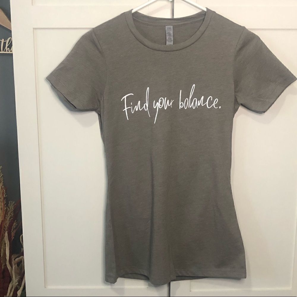 Women’s size small grey “Find your balance” yoga tee 0148